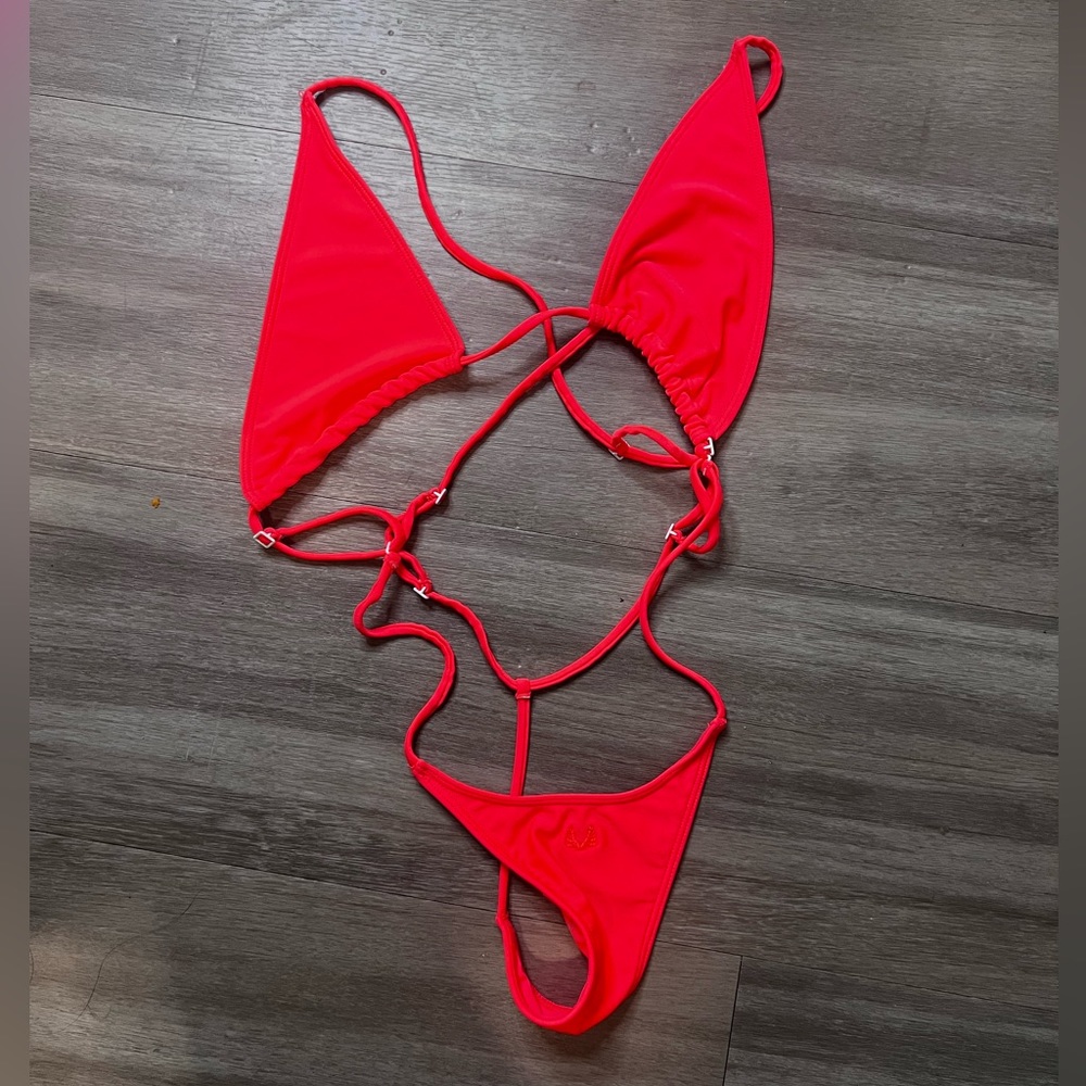 MINIMALE ANIMALE ONE PIECE